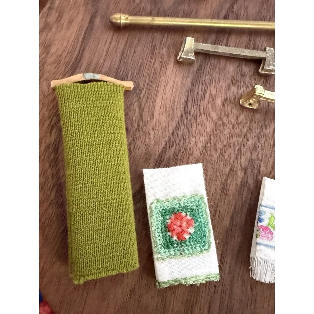 Dollhouse Miniature 1:12 Bathroom Towel Racks Towels Curtain Rods Lot of Many